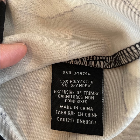 Le Chateau Floral Halter Neck Top - Black and Pink Size XS New - Picture 7 of 10